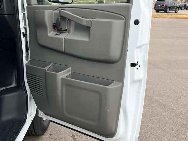 2025 GMC Savana Cutaway Work Van