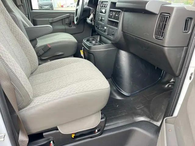 2025 GMC Savana Cutaway Work Van