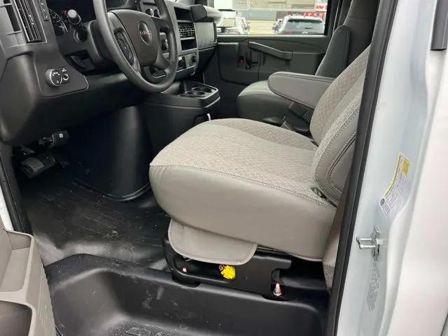 2025 GMC Savana Cutaway Work Van
