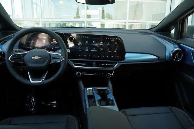 2025 Chevrolet Equinox LT 2
