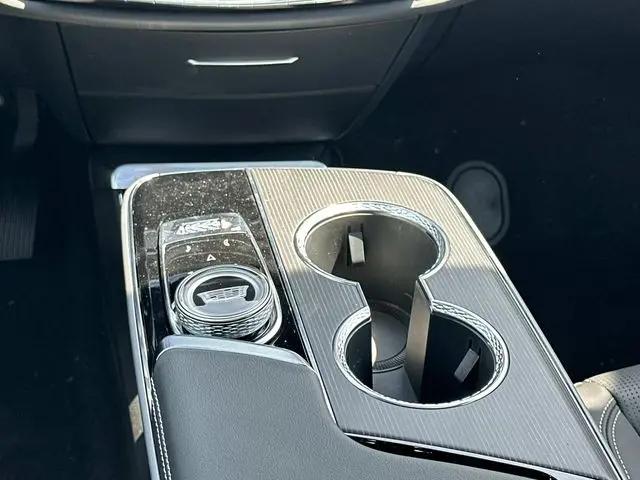 2025 Cadillac iQ Luxury w/1SC