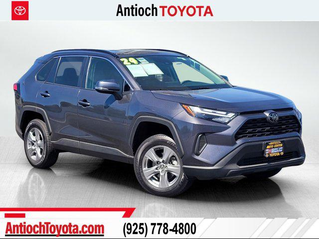 2024 Toyota RAV4 XLE's photo