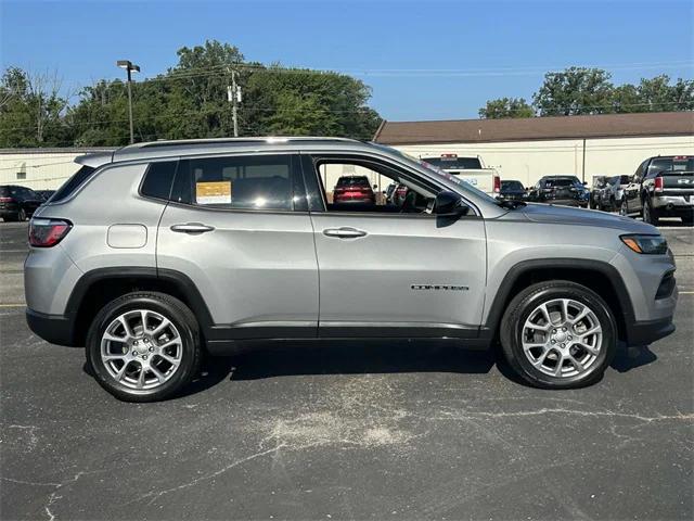 2022 Jeep Compass Latitude Lux 4x4 2022 Jeep Compass Latitude Lux 4x4