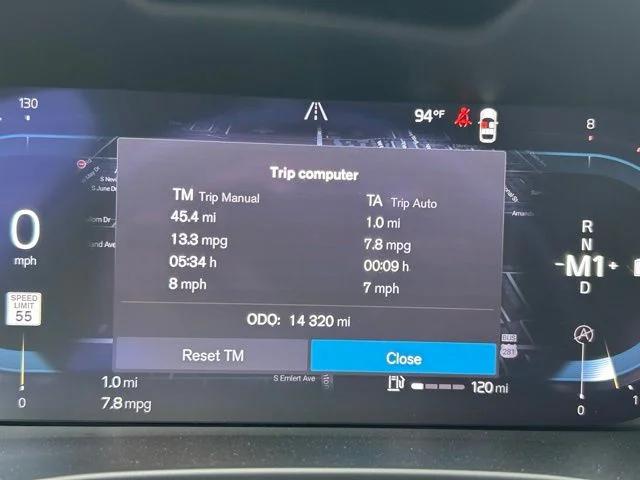 2024 Volvo XC40 B5 Plus Bright Theme
