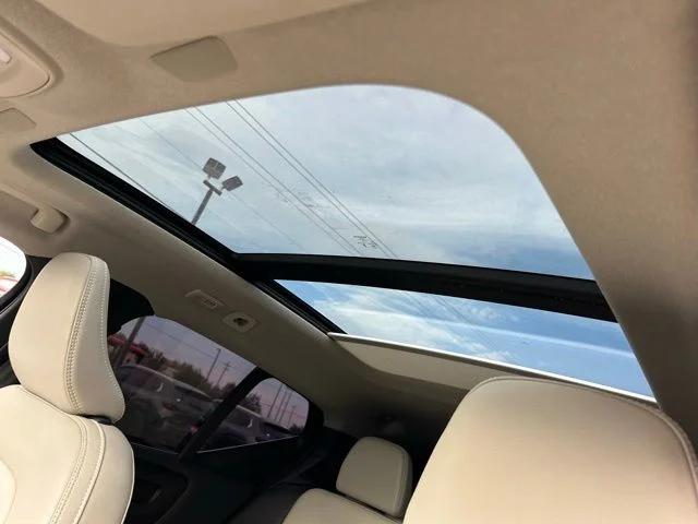 2024 Volvo XC40 B5 Plus Bright Theme