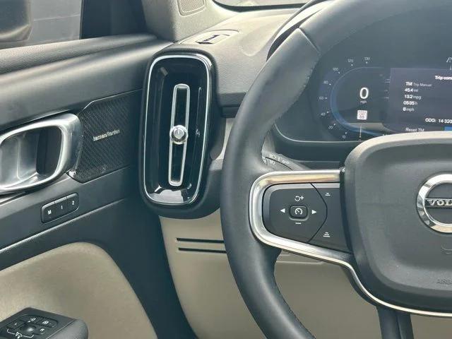 2024 Volvo XC40 B5 Plus Bright Theme