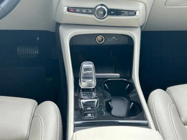 2024 Volvo XC40 B5 Plus Bright Theme