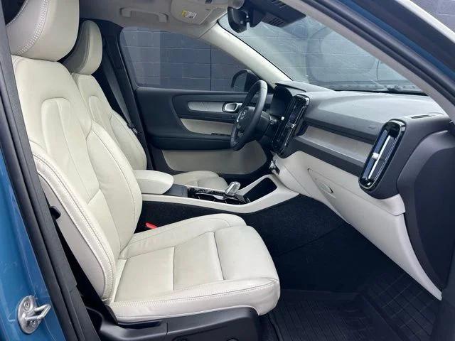 2024 Volvo XC40 B5 Plus Bright Theme