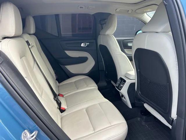 2024 Volvo XC40 B5 Plus Bright Theme