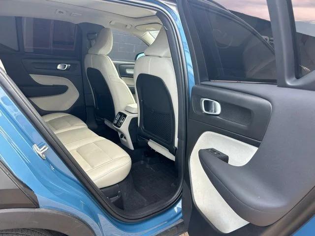 2024 Volvo XC40 B5 Plus Bright Theme