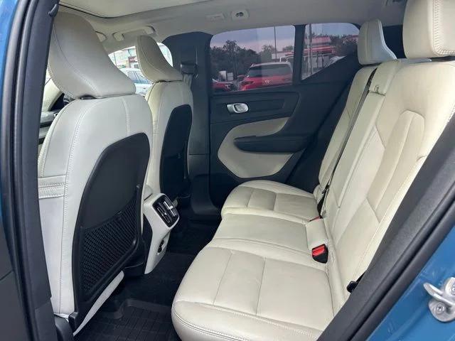 2024 Volvo XC40 B5 Plus Bright Theme