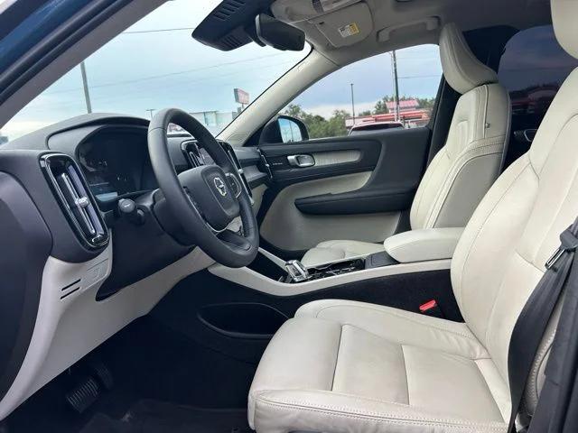 2024 Volvo XC40 B5 Plus Bright Theme
