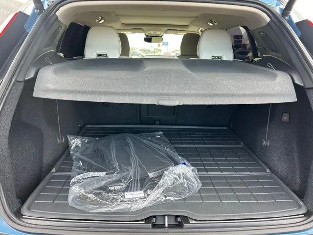 2024 Volvo XC40 B5 Plus Bright Theme