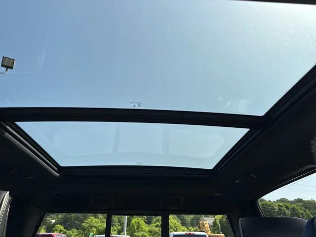2020 RAM 1500 Laramie Crew Cab 4x4 57 Box