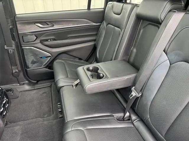 2022 Jeep Grand Cherokee L Overland 4x2
