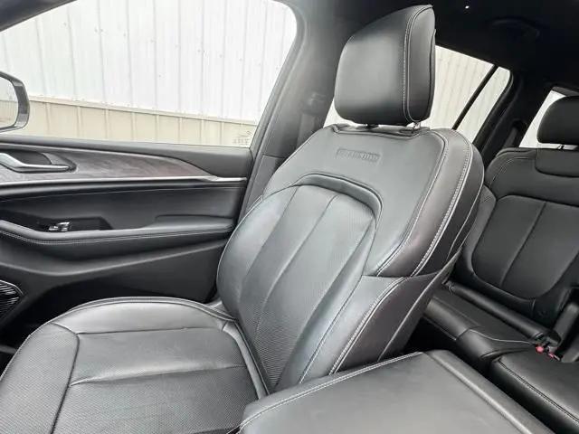2022 Jeep Grand Cherokee L Overland 4x2
