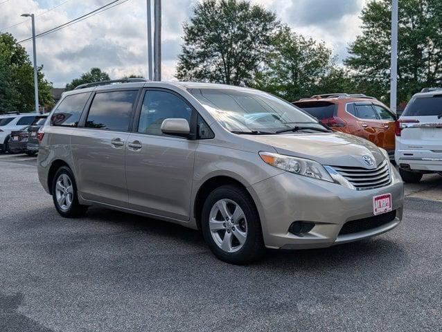 2015 Toyota Sienna LE 7 Passenger