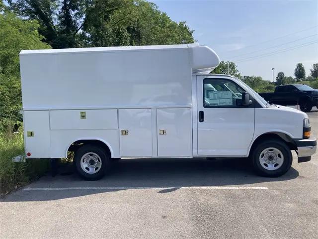 2025 GMC Savana Cutaway Work Van
