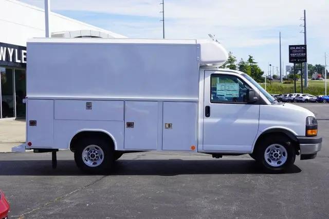 2025 GMC Savana Cutaway Work Van