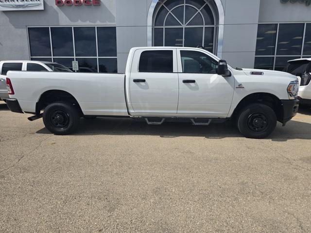 2023 RAM 3500 Tradesman Crew Cab 4x4 8 Box