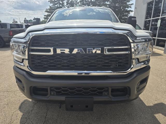 2023 RAM 3500 Tradesman Crew Cab 4x4 8 Box