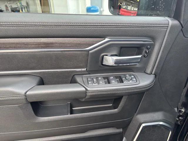 2025 RAM 2500 Laramie Crew Cab 4x4 64 Box