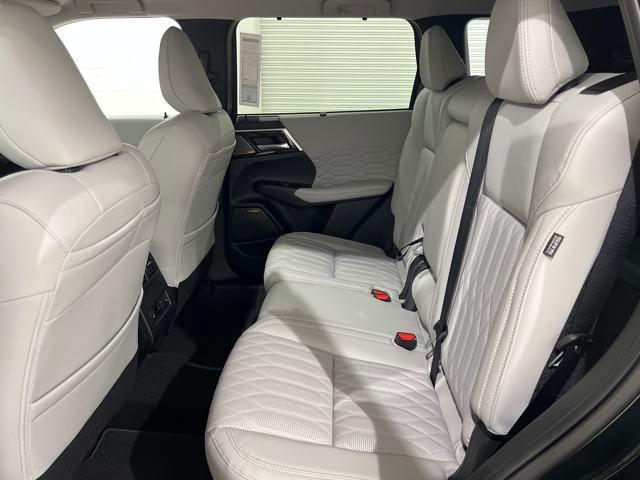 2025 Mitsubishi Outlander PLATINUM EDITION 2.5 S-AWC