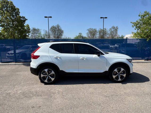 2025 Volvo XC40 B5 Plus Dark Theme