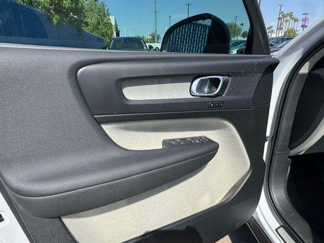 2025 Volvo XC40 B5 Plus Dark Theme