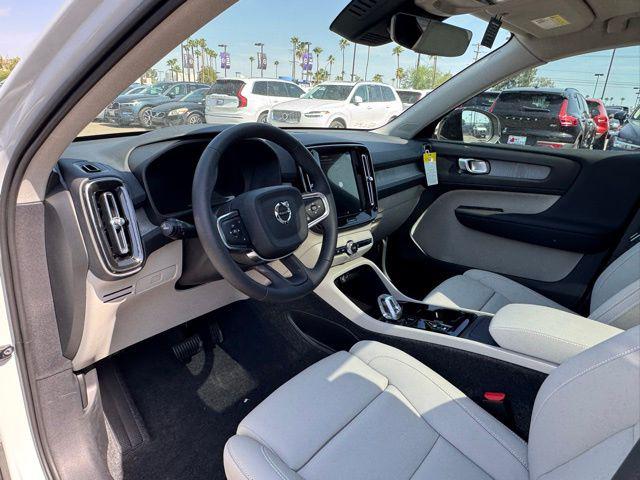 2025 Volvo XC40 B5 Plus Dark Theme