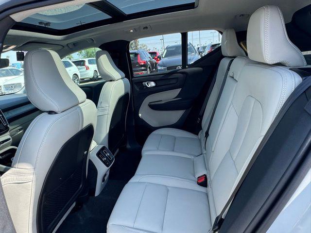2025 Volvo XC40 B5 Plus Dark Theme