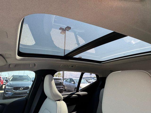 2025 Volvo XC40 B5 Plus Dark Theme
