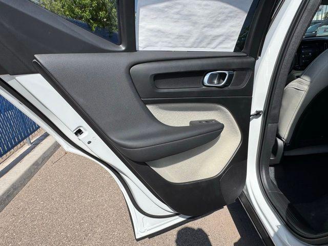 2025 Volvo XC40 B5 Plus Dark Theme