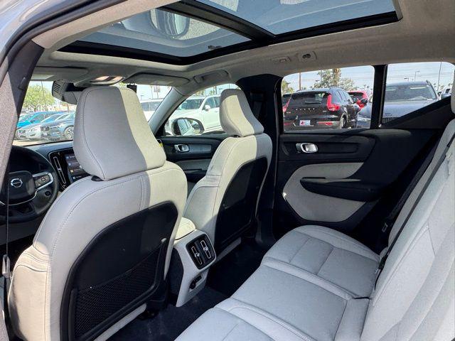 2025 Volvo XC40 B5 Plus Dark Theme