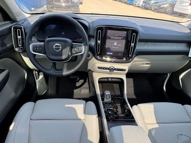 2025 Volvo XC40 B5 Plus Dark Theme