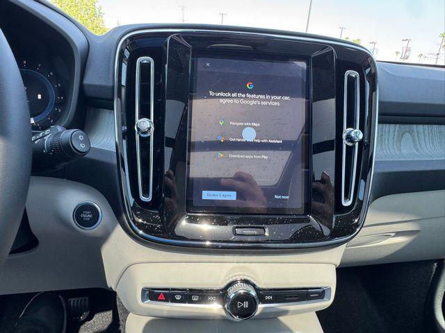 2025 Volvo XC40 B5 Plus Dark Theme