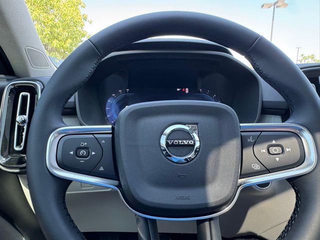 2025 Volvo XC40 B5 Plus Dark Theme