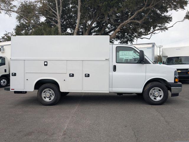 2025 Chevrolet Express Cutaway Work Van