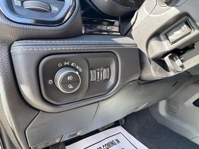 2025 Ram 3500 Limited Crew Cab 4x4 8' Box