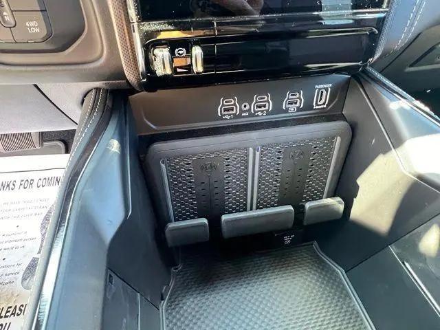 2025 Ram 3500 Limited Crew Cab 4x4 8' Box