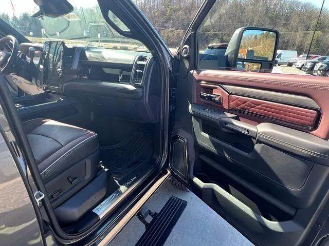 2025 Ram 3500 Limited Crew Cab 4x4 8' Box