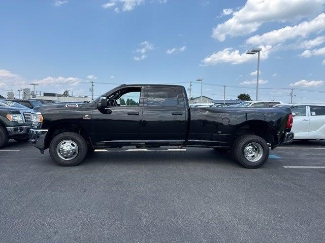 2023 RAM 3500 Tradesman Crew Cab 4x4 8 Box