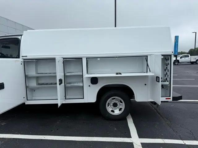 2025 Chevrolet Express Cutaway Work Van