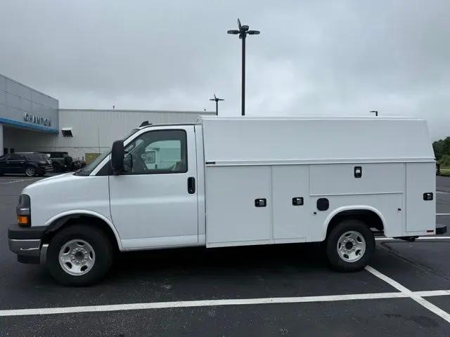 2025 Chevrolet Express Cutaway Work Van