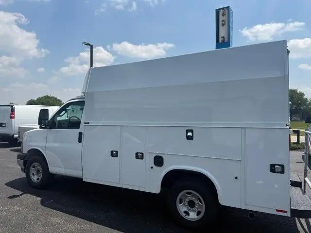 2025 Chevrolet Express Cutaway Work Van