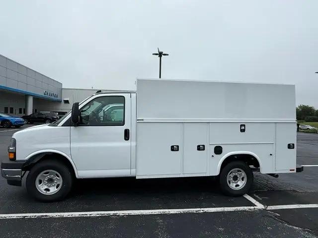 2025 Chevrolet Express Cutaway Work Van