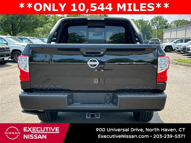 2024 Nissan TITAN Crew Cab SV 4x4