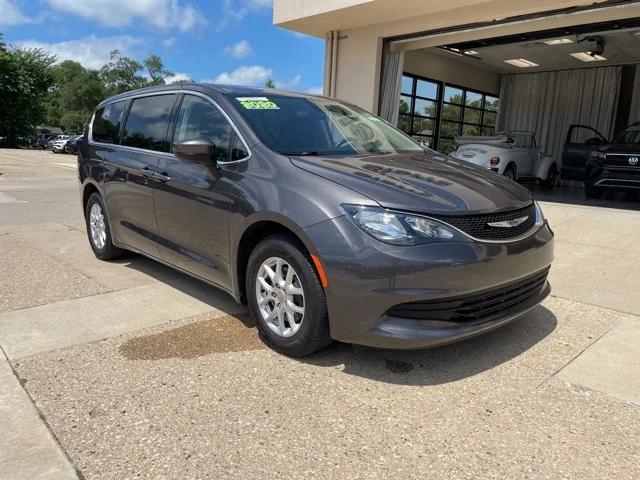 2020 Chrysler Voyager LX