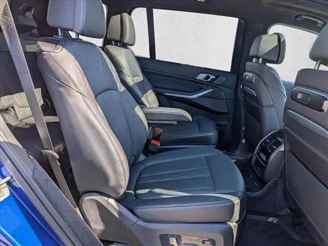 2025 BMW X7 M60i