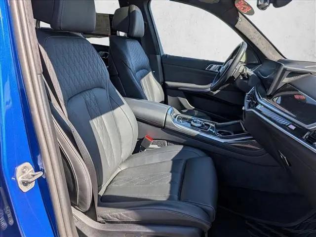 2025 BMW X7 M60i